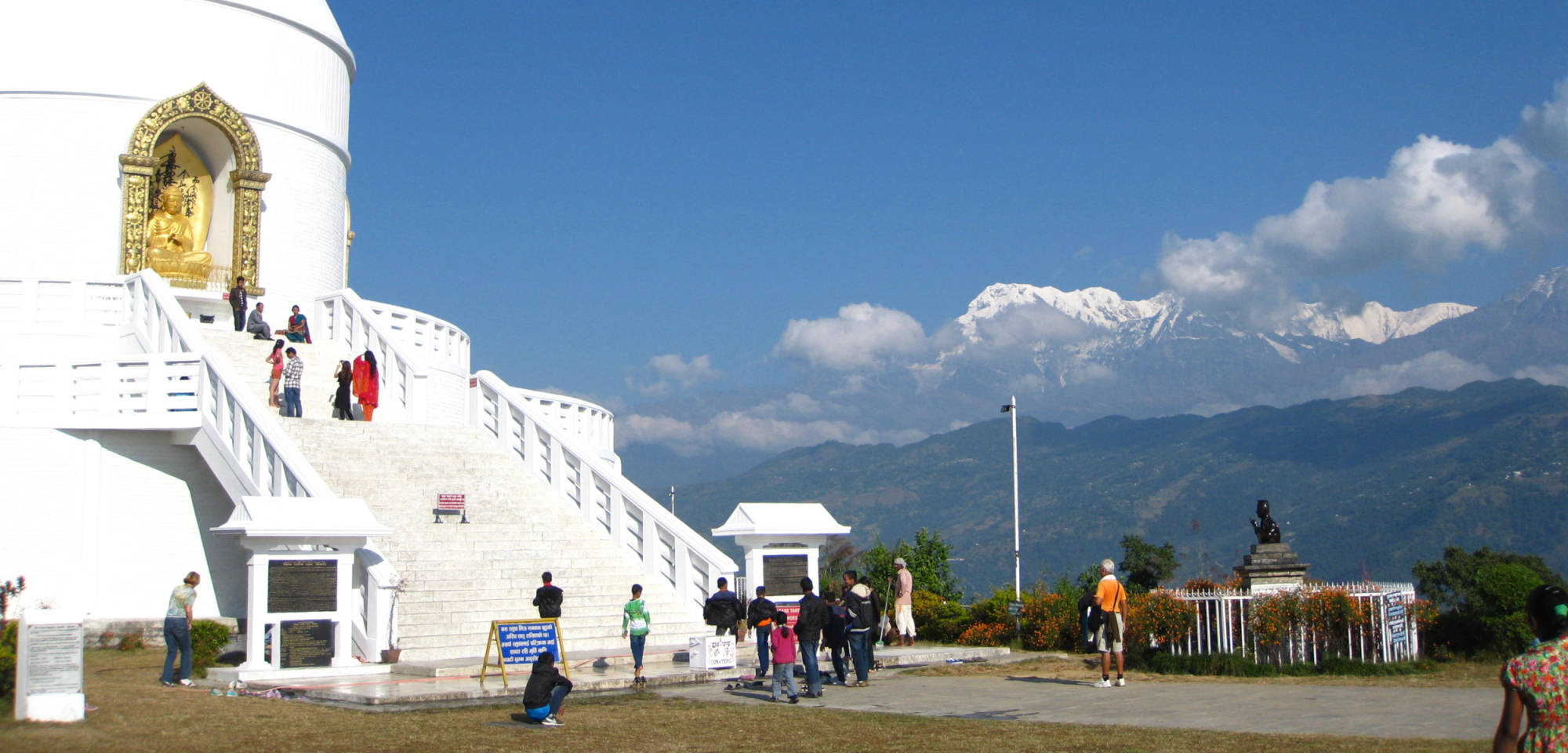 De World Peace Pagoda Stupa en uitzicht ...