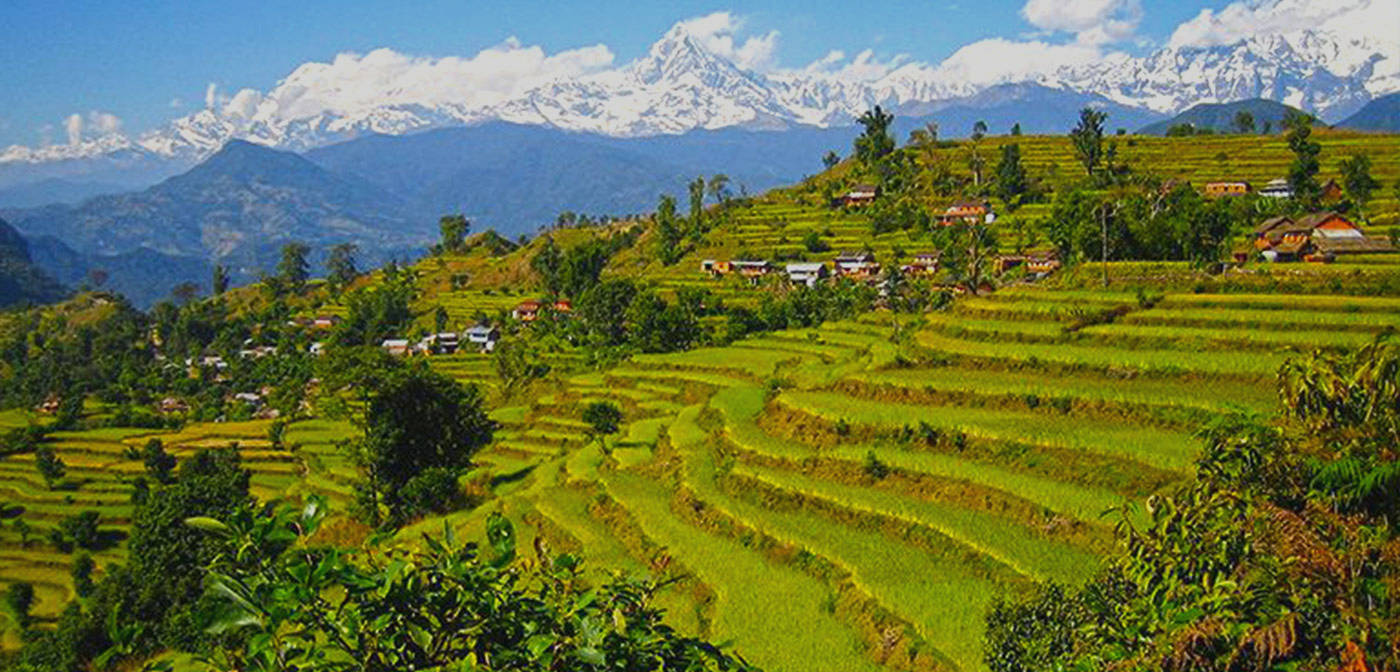 Door de uitlopers van het Annapurna Massief.