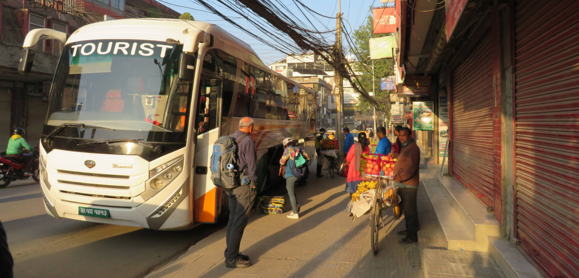 Met de bus naar Pokhara is een aanrader!